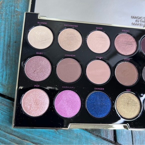 URBAN  DECAY UD X GWEN STEFANI EYESHADOW PALETTE - Picture 4 of 11